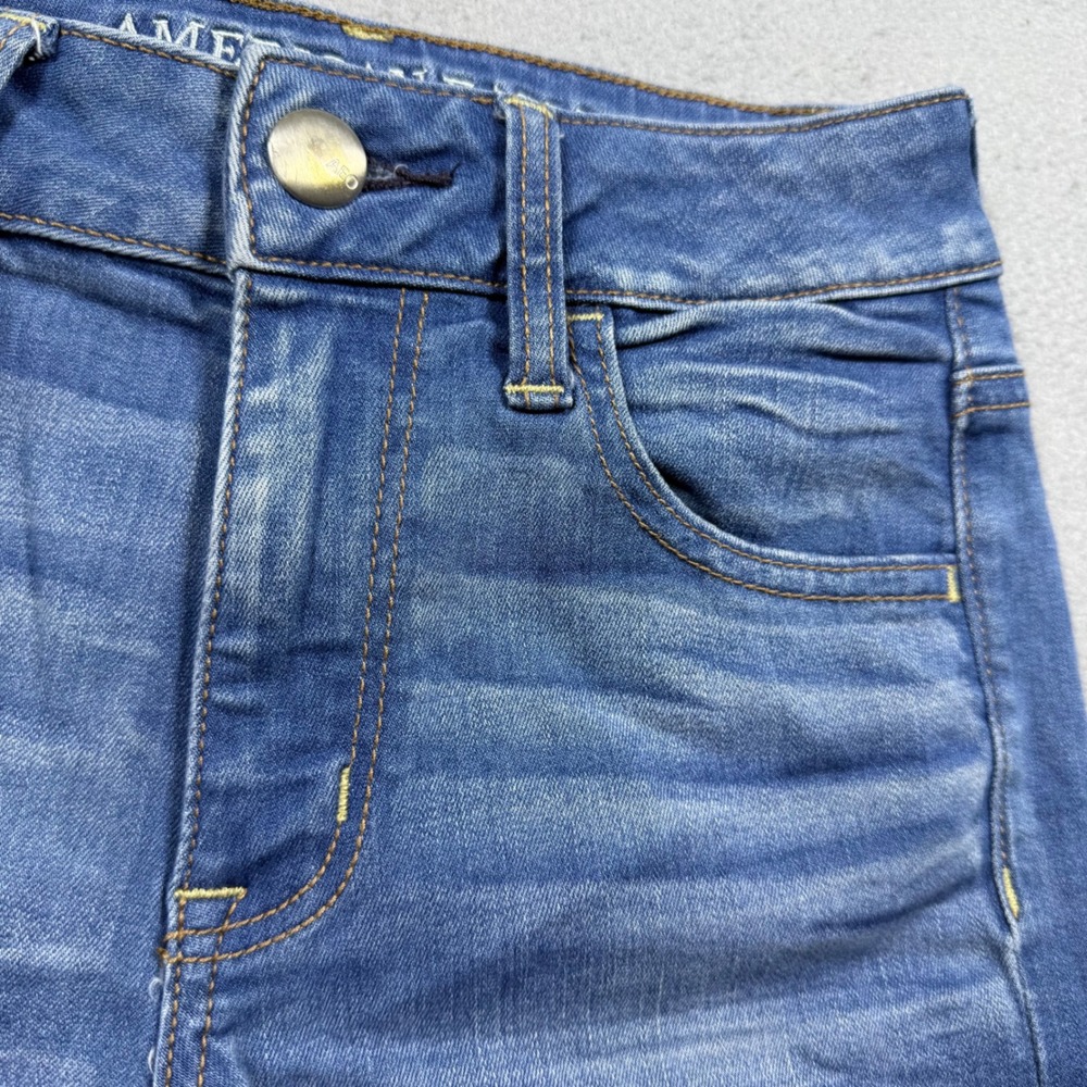 American Eagle Denim Midi Shorts Medium Wash Frayed Hem Womens 0